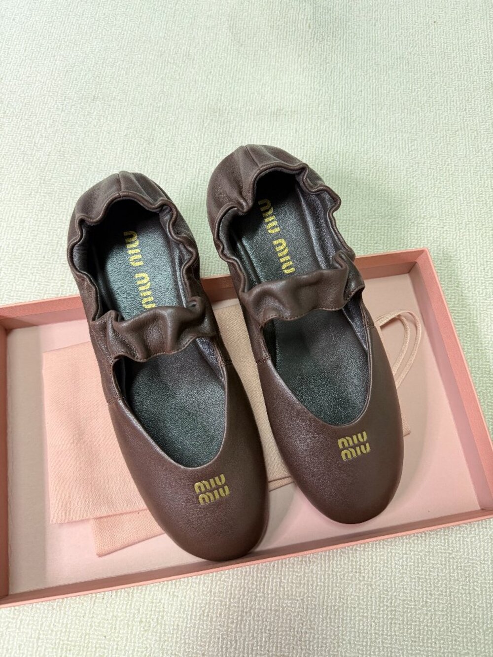 Miu Miu chocolate brown ruffled ballet flats ✨👠